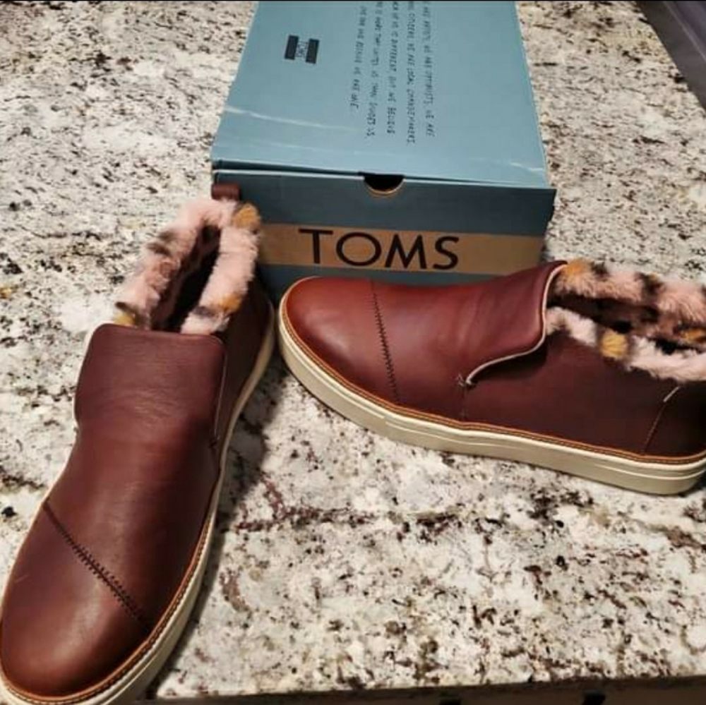 TOMS size 11